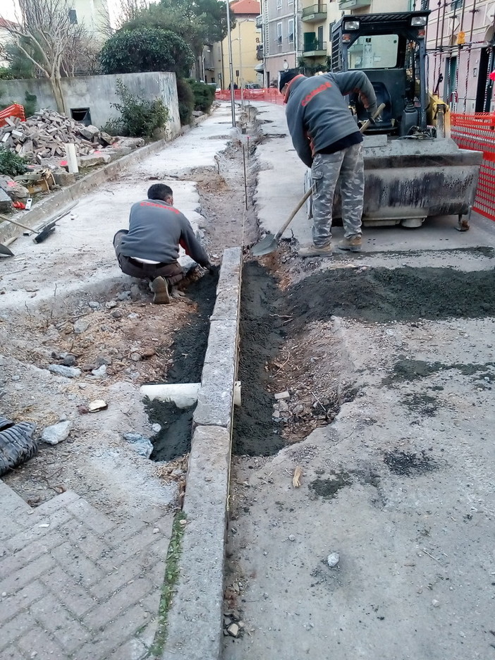 Finale, via ai lavori di messa in sicurezza e manutenzione di via Brunenghi e via Dante