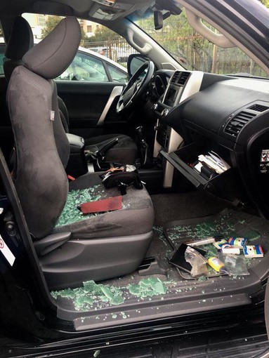 Albisola, proseguono i raid vandalici: vetri spaccati a 3 auto