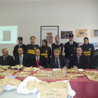 Ventidue chili d'oro sequestrati a Valenza del Po, il corriere è stato a Savona