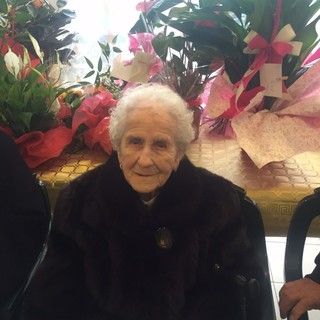 Pallare in festa per i cento anni della mamma del sindaco Vittoria Peirano