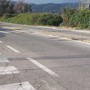 Savona, lanciano palle di terra contro un'auto e poi scappano Savona, lanciano palle di terra contro un'auto e poi scappano