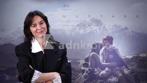 Kasia Smutniak presenta 'Mustang': "Una scuola sul tetto del mondo il centro della mia vita"