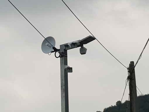 Albenga, avevano danneggiato auto in sosta: rintracciati dalla polizia locale grazie alla videosorveglianza
