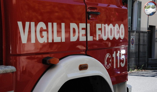 Varazze, principio di incendio sul ponte di legno in via Piave: intervento dei Vigili del fuoco