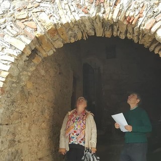 Alle origini della nostra civiltà: visita con lo storico Gianni De Moro a Chiusanico Alle origini della nostra civiltà: visita con lo storico Gianni De Moro a Chiusanico