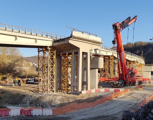 Demolizione viadotto A6, polemiche a Carcare per la chiusura della Sp 11. De Vecchi attacca: "Il paese è diviso in due", Mirri replica: "Dice cose non vere"