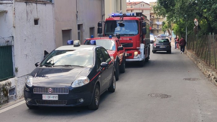 Cade dal secondo piano: uomo soccorso a Pietra Ligure Cade dal secondo piano: uomo soccorso a Pietra Ligure