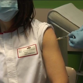 Vaccini, Toti: "Al via le somministrazioni della terza dose per gli operatori che lavorano in ospedali e Asl"