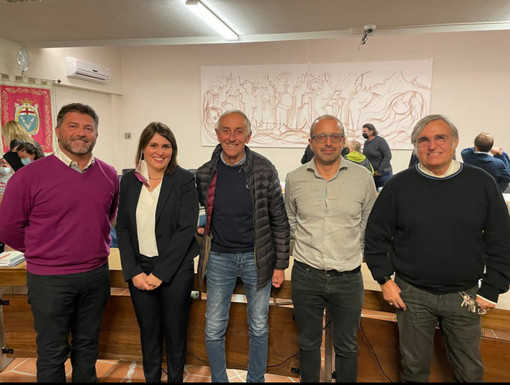 I consiglieri comunali di "Varazze Domani" (foto dalla pagina Facebook del gruppo)