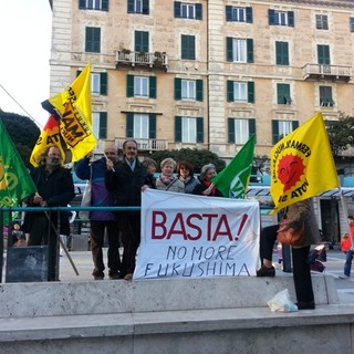 Anche i Verdi Ligure al flash mob per ricordare l'anniversario dell'incidente nucleare di Fukushima Anche i Verdi Ligure al flash mob per ricordare l'anniversario dell'incidente nucleare di Fukushima
