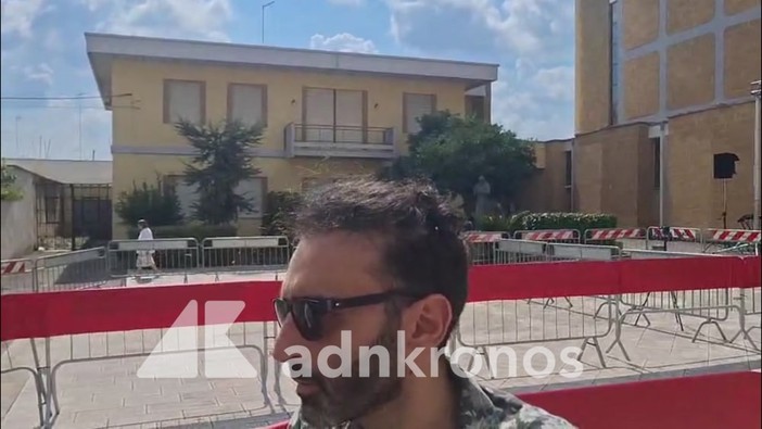 Funerali Lorena Isceri, il cugino: "Ultimamente la vedevo preoccupata" Funerali Lorena Isceri, il cugino: "Ultimamente la vedevo preoccupata"