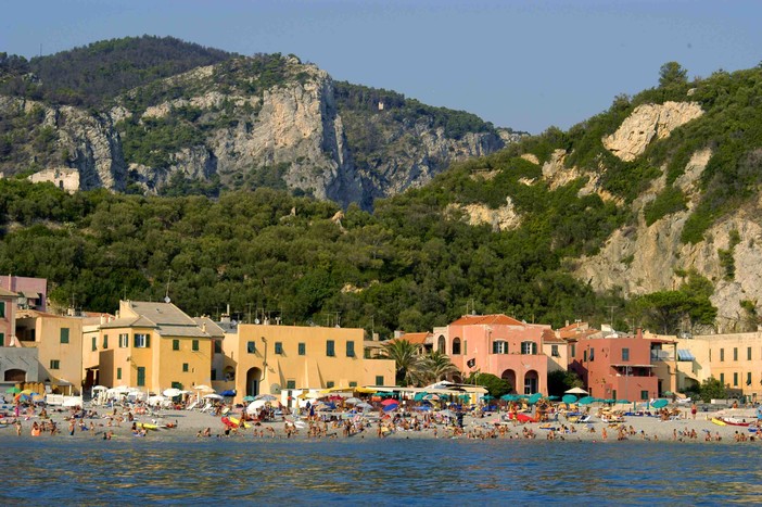 "Varigotti è solo il paese dei vip e di Michelle Hunziker. Ma è questo il modo di valorizzare le nostre attrattive?"