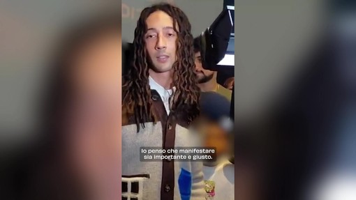 "Teniamo distinti violenti e chi manifesta per i diritti", la risposta di Ghali sugli scontri di Milano "Teniamo distinti violenti e chi manifesta per i diritti", la risposta di Ghali sugli scontri di Milano