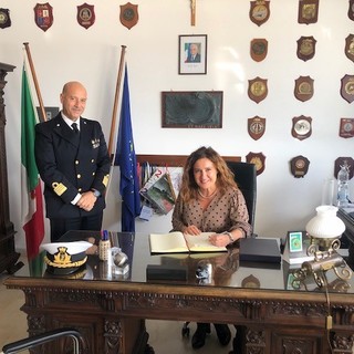 Vado, il sindaco Giuliano in visita alla sede della Guardia Costiera savonese