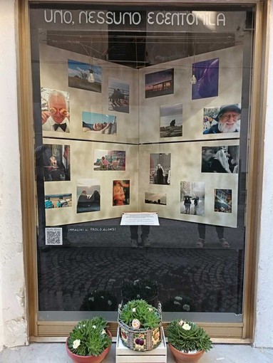 Le relazioni umane nell'era di internet: ad Altare la mostra fotografica di Paolo Alonsi Le relazioni umane nell'era di internet: ad Altare la mostra fotografica di Paolo Alonsi