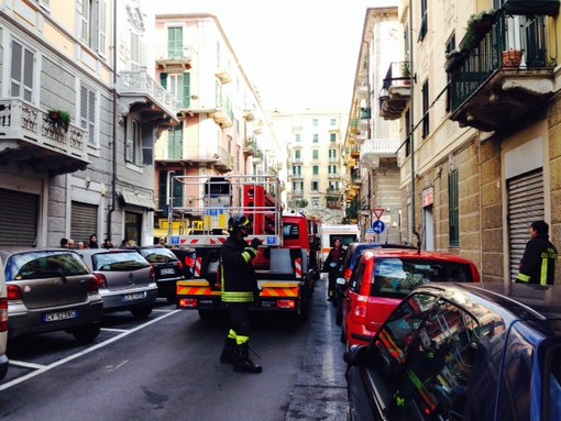 Savona: uomo non risponde agli appelli, intervento dei vigili del fuoco, 118 e Carabinieri