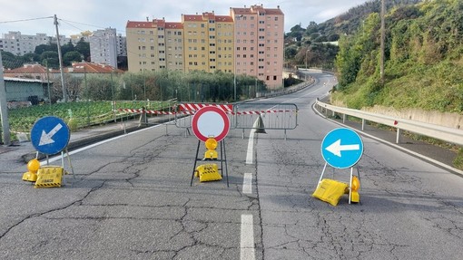 Savona: riaperta via Bonini, bonificata dopo la perdita di materiale oleoso in un incidente
