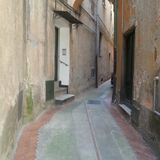 Furto con strappo a Finale Ligure, donna scippata della catenina