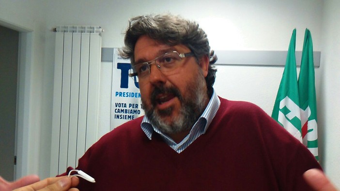 Vaccarezza: "Acqua pubblica? la Regione ha dimenticato di fare la delibera che l'avrebbe permessa" Vaccarezza: "Acqua pubblica? la Regione ha dimenticato di fare la delibera che l'avrebbe permessa"