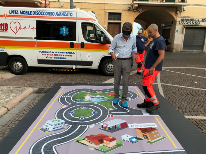 Ubriachi alla guida con un paio d’occhiali: l’esperimento di Pietra Soccorso (FOTO e VIDEO) Ubriachi alla guida con un paio d’occhiali: l’esperimento di Pietra Soccorso (FOTO e VIDEO)