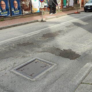 Finale, inizio settimana di asfaltature in via Brunenghi: lunedì 8 e martedì 9 divieto di sosta