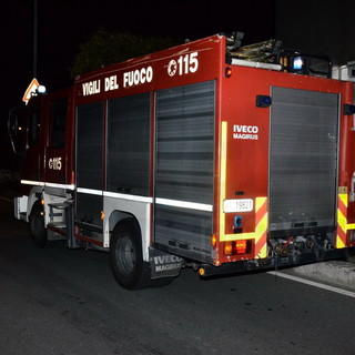 Albissola, principio di incendio a un camion con cella frigorifera: vigili del fuoco mobilitati