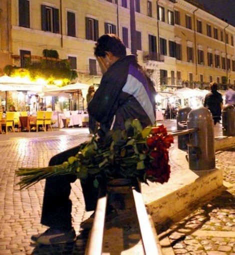 Anche i venditori di rose patiscono la crisi. Uno sguardo su questo business