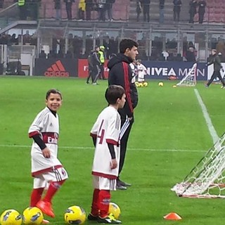 I bambini della Villanovese a San Siro con i loro beniamini