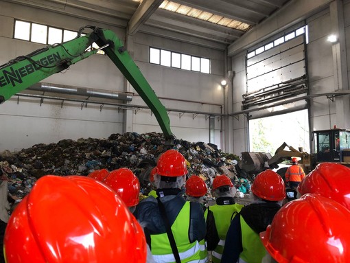 Vado, EcoSavona e Green Up continuano le lezioni alle scuole sull'educazione ambientale Vado, EcoSavona e Green Up continuano le lezioni alle scuole sull'educazione ambientale