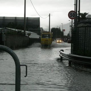 Albenga, con l'allerta 2 nascono nuove attività sportive: il surf da strada