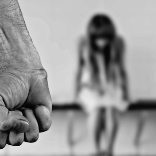 Violenza alle donne: finanziati nuovi centri antiviolenza e una casa rifugio