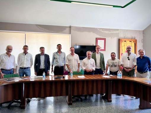 Grandine in Piemonte, visita del presidente della Regione Cirio a Cortemilia (FOTO) Grandine in Piemonte, visita del presidente della Regione Cirio a Cortemilia (FOTO)