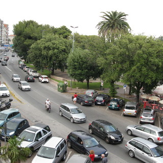 Vado Ligure: sperona scooter e scappa sull'Aurelia