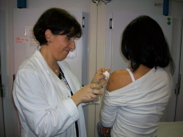 Partita la campagna di vaccinazione, 56mila dosi in Provincia di Savona Partita la campagna di vaccinazione, 56mila dosi in Provincia di Savona
