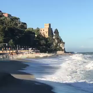 Finale Ligure: mareggiata nei pressi del "Castelletto" (VIDEO) Finale Ligure: mareggiata nei pressi del "Castelletto" (VIDEO)