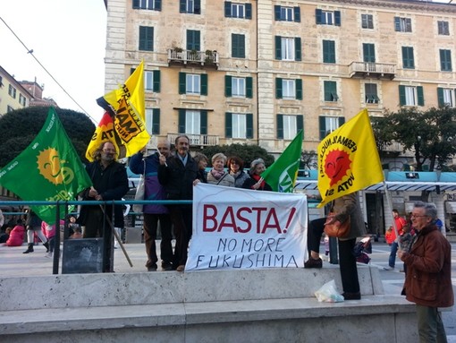 Anche i Verdi Ligure al flash mob per ricordare l'anniversario dell'incidente nucleare di Fukushima