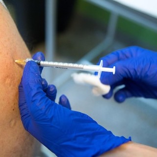 Tornano i casi di influenza, Toti: “Importante vaccinarsi anche contro l’influenza e continuare a rispettare le regole”