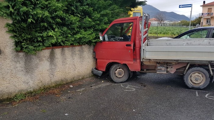 Albenga: incidente in via del Cristo (FOTO e VIDEO)