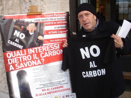 Dario Vergassola, ieri ospite della Ubik: “No al carbone, no al ricatto e alla guerra tra poveri!" Dario Vergassola, ieri ospite della Ubik: “No al carbone, no al ricatto e alla guerra tra poveri!"