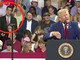 Imita Trump alle sue spalle durante un comizio, il video virale