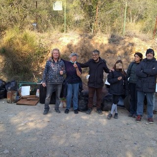 I volontari “Ceriale al lavoro” puliscono la strada panoramica in zona via Pietrafraccia (FOTO)