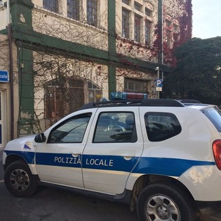 Pietra Ligure, agente della Polizia Locale ferito nel corso di un tso
