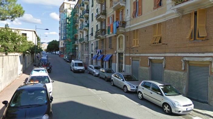 Lastre pericolanti in Via Serao