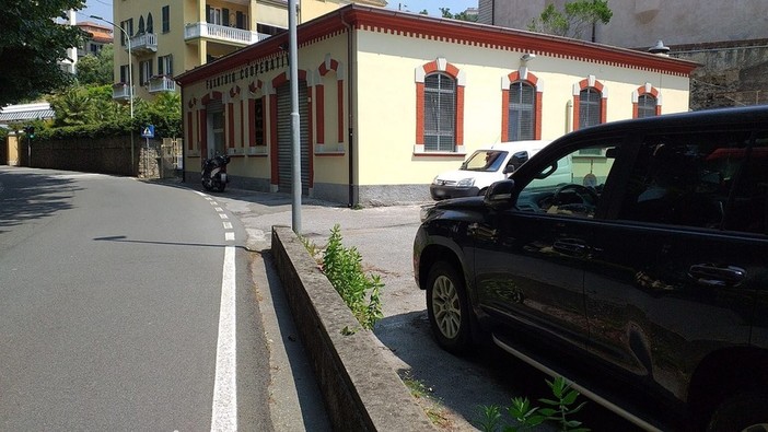 Aggredita e scippata in pieno giorno a Celle. Sindaco Mordeglia: "Grande solidarietà, esagerato però dare colpe al comune"