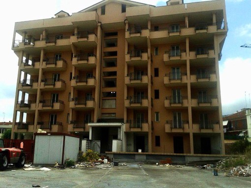 Albenga, palazzine di via Carloforte, la precisazione del sindaco Tomatis: "Ecco cosa si intende per social housing" Albenga, palazzine di via Carloforte, la precisazione del sindaco Tomatis: "Ecco cosa si intende per social housing"