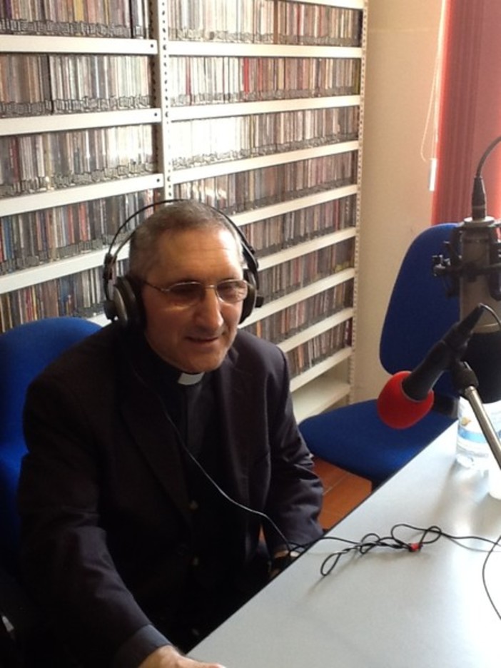 Il Vescovo Borghetti ai microfoni di Radio Onda Ligure 101 Il Vescovo Borghetti ai microfoni di Radio Onda Ligure 101