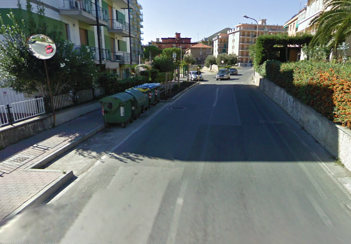 via Pontassi, Loano. foto d'archivio via Pontassi, Loano. foto d'archivio