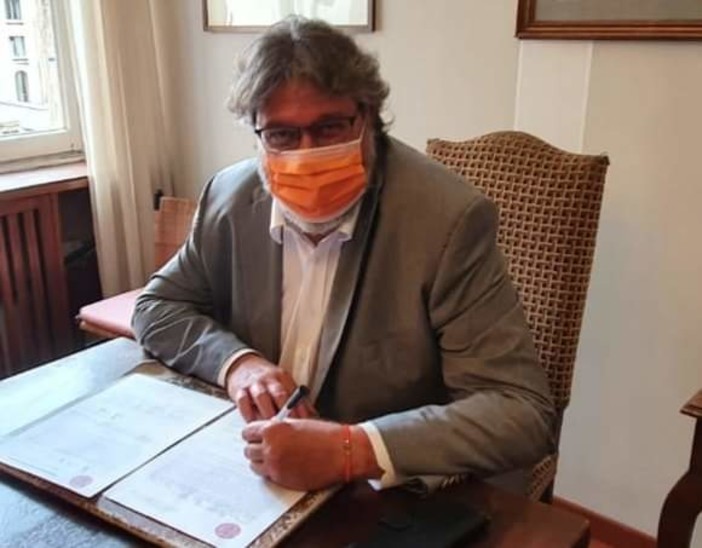 Ora è ufficiale: Angelo Vaccarezza firma come candidato per la lista &quot;Toti Presidente&quot;