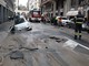 Savona: in via Cesare Battisti cede una tubatura e "frana" una parte di strada (FOTO e VIDEO)
