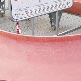 Vandali in azione in Piazza Enzo Tortora ad Albenga